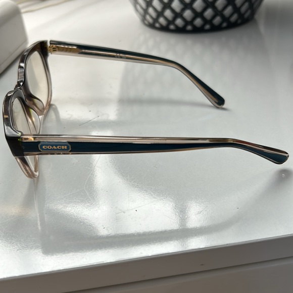 Coach HC6187 eyeglasses - transparent brown gradient with navy blue temples main image 11